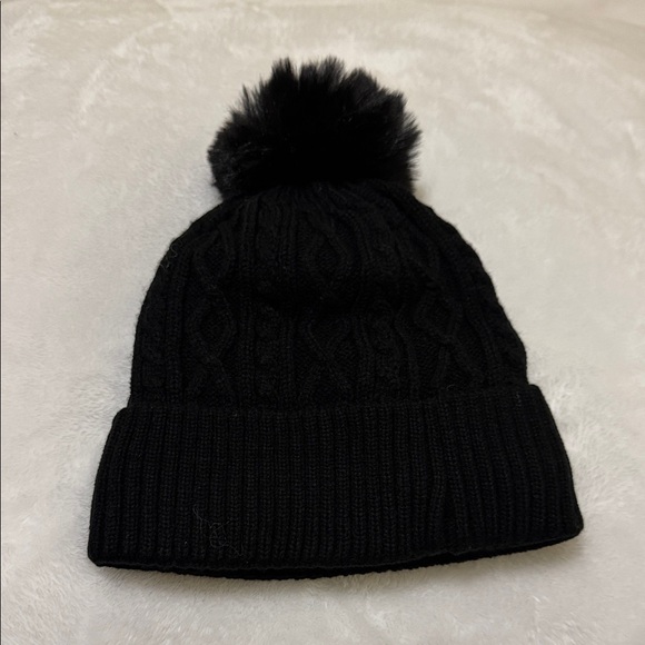 🆕 UGG Cable Knit Black Beanie with Pom-Pom. Adult size. - Picture 5 of 5